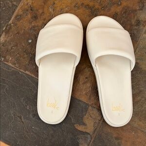 New Beek Cream Slippers Minimalist Design